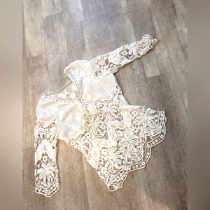 Gorgeous embroidered tunic tons of detail OS NWOT